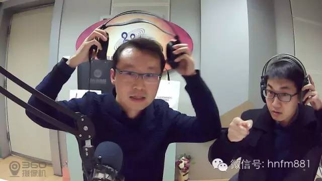 我們的魅力DJ Tonny和匡威也與您一起度過2015年最后一天~