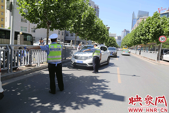 鄭州警方整治“黑車”