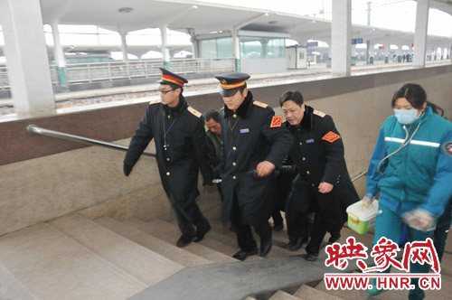 列車運行間旅客突發(fā)疾病 商丘火車站10分鐘急救