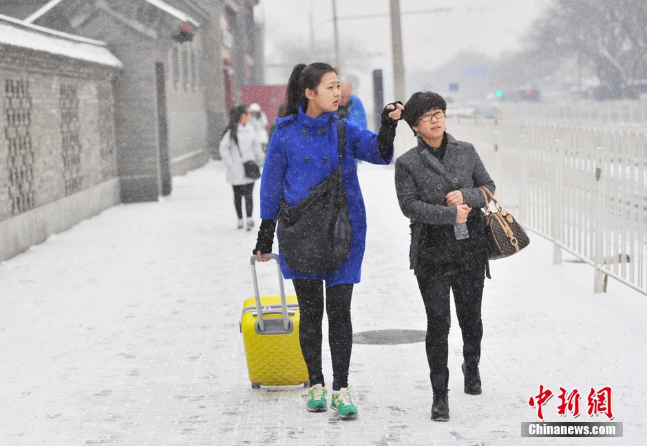 中央戲劇學(xué)院開考 帥哥靚女冒雪趕考