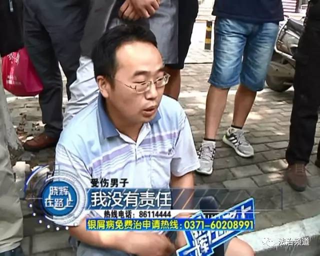 外賣小哥趕著時間送外賣 飄帶“脫落”惹禍端