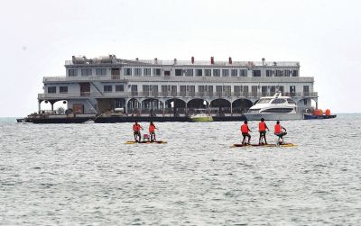 位于三亞市大東海附近海域的海上會所3月22日攝。新華社發(fā)