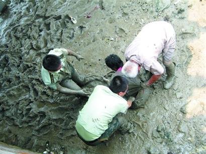 單身媽媽壓力大跳海 坐等海水將自己淹沒(圖)