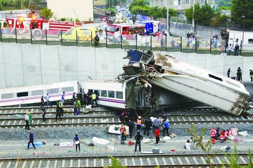 當(dāng)?shù)貢r間24日晚，西班牙一列火車在圣地亞哥-德孔波斯特拉附近脫軌，造成至少78人死亡、上百人受傷。