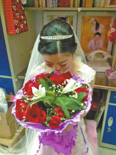 河南高校大三女孩宿舍出嫁 新人低調(diào)結婚走紅網(wǎng)絡