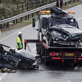 兩寶馬飆車致8人傷亡