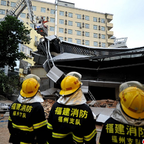 福州鬧市酒店附樓坍塌