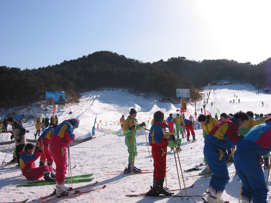 玩轉(zhuǎn)冬季旅游滑雪 就在木札嶺速龍滑雪樂(lè)園