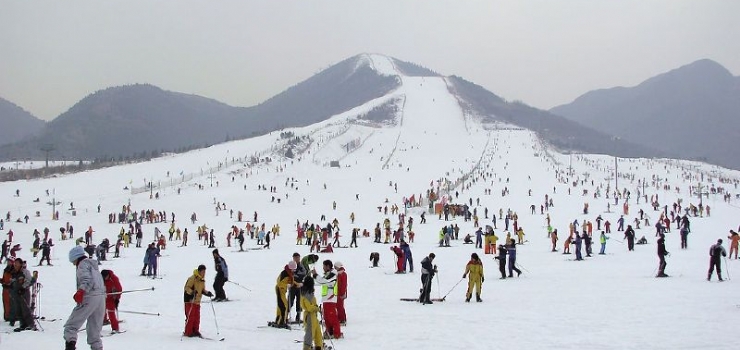 活力滑雪盛裝登場(chǎng)　冬日游玩還看這里