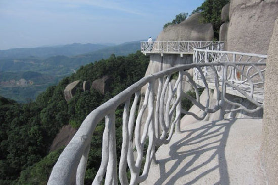 　　太姥山觀海懸空棧道