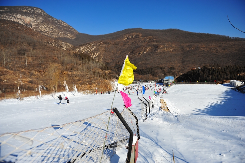 體驗(yàn)冬季旅游滑雪 玩轉(zhuǎn)酷炫冰雪世界