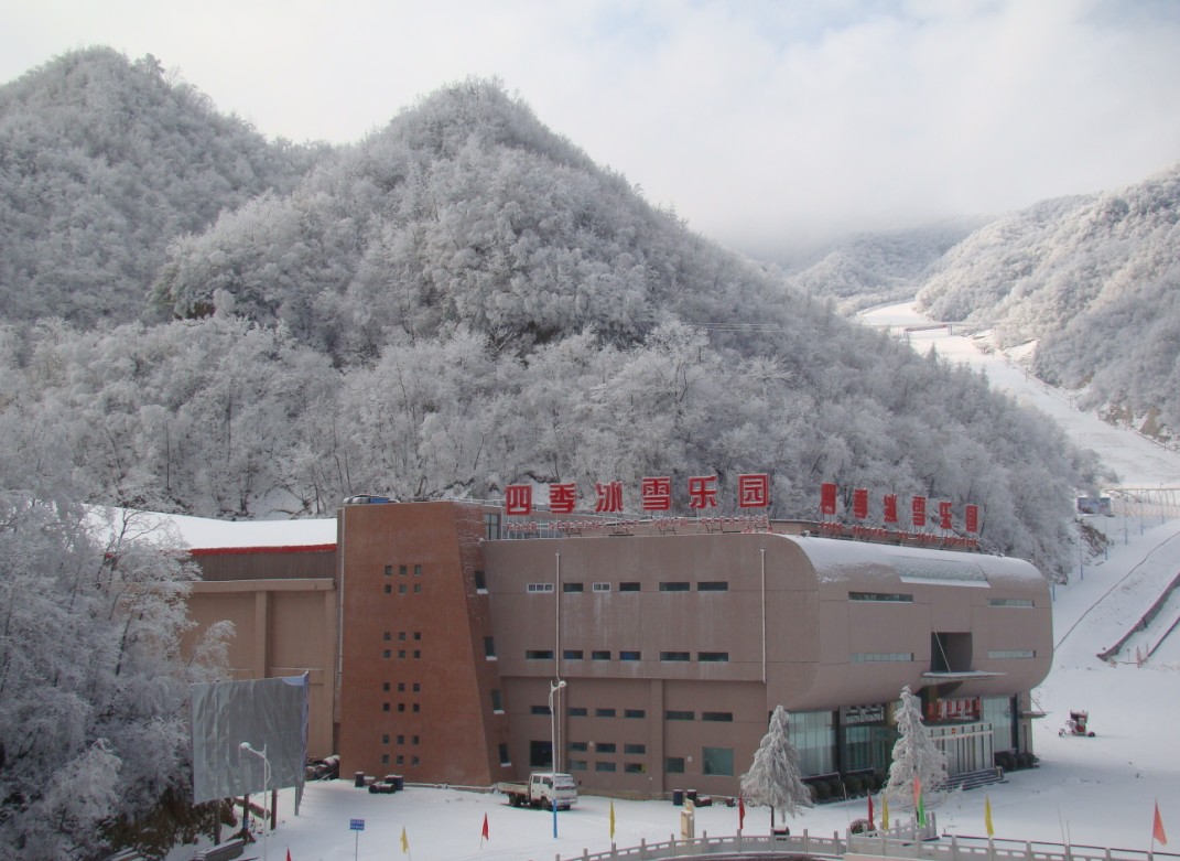 體驗(yàn)冬季旅游滑雪 玩轉(zhuǎn)酷炫冰雪世界