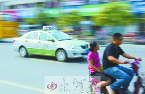 街頭的出租車數(shù)量,直接影響著市民出行。