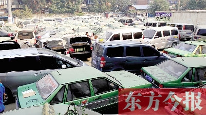 國慶期間，鄭州市客運管理處查處的大批非法營運車輛