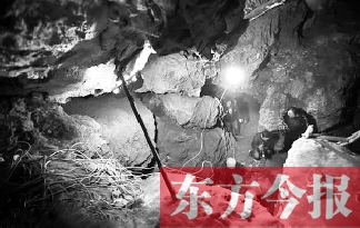 考古工作人員在孫家洞舊石器遺址清理發(fā)掘 資料圖片