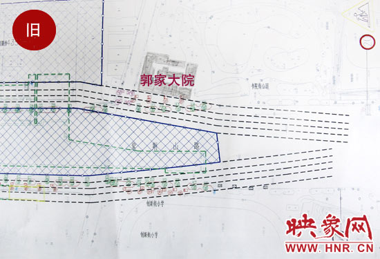 原先圖紙上顯示，在紫荊山路東側(cè)和西側(cè)，各設(shè)計了4條臨時通道。