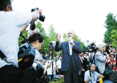 23日，91歲的日本前首相村山富市在東京街頭演講，反對日本政府強行推進安保法案。