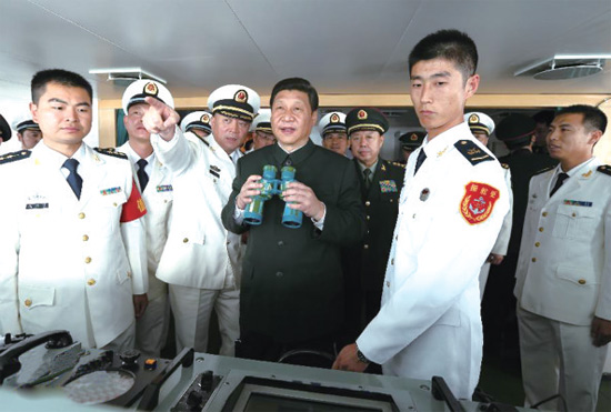 2012年12月8日，習近平視察廣州戰(zhàn)區(qū)，登上海軍“海口艦”