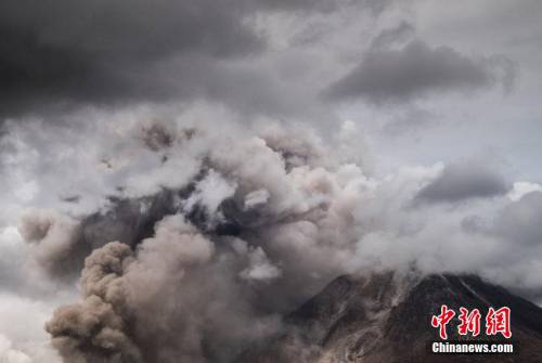 印尼錫納朋火山噴發(fā)