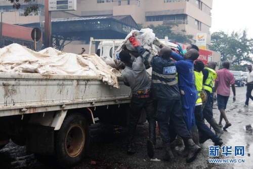 加納加油站大火 死亡人數(shù)超過200人