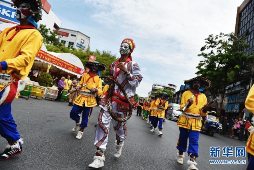 泰國舉行巡游慶典紀(jì)念中泰建交40周年