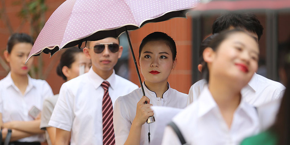 上海千名俊男靚女應(yīng)聘空乘