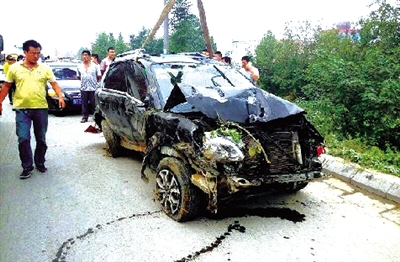 惹禍的越野車面目全非