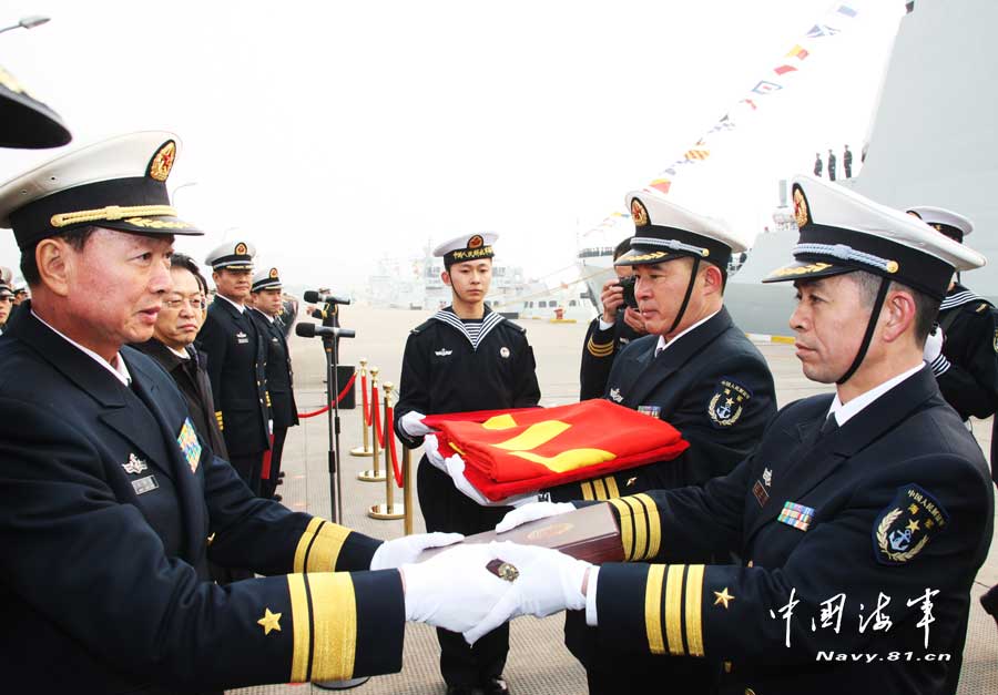 第四艘052C驅(qū)逐艦 151鄭州艦正式進入海軍服役