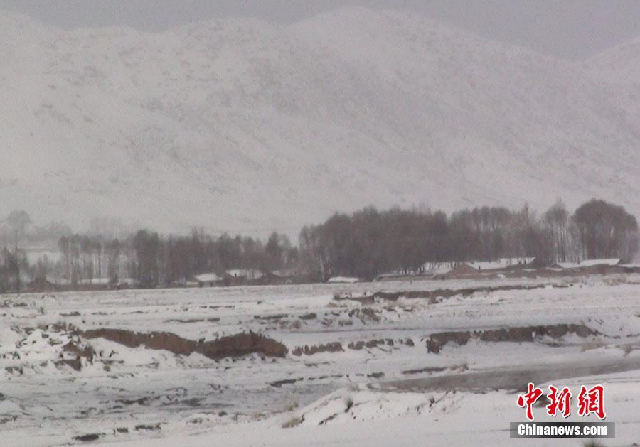 甘肅河西走廊山丹縣立夏后首飄大雪