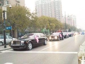 豪華婚禮車隊。(網友供圖)