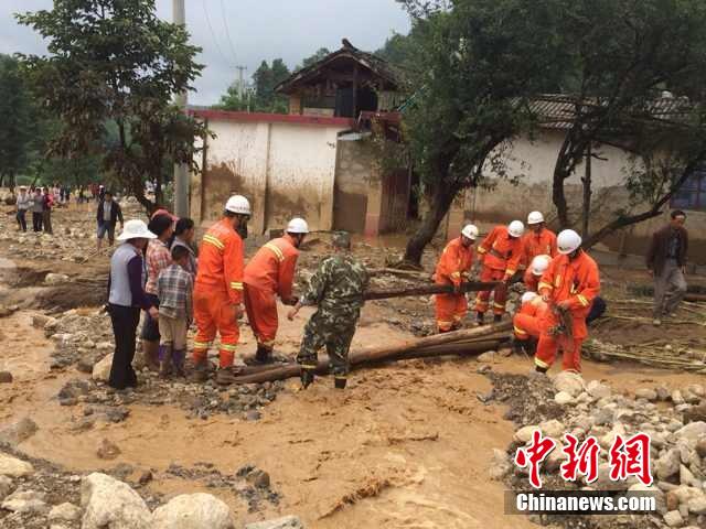 7月28日,云南省保山市隆陽區(qū)瓦房鄉(xiāng)喜坪村上坪小組發(fā)生山洪災(zāi)害,造成3戶人家9人被沖走。