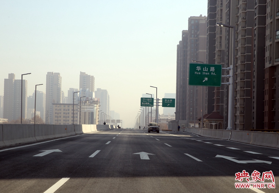 嵩山南路方向，華山路出口。