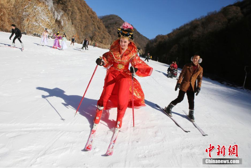 “洋貴妃”現(xiàn)身河南滑雪場