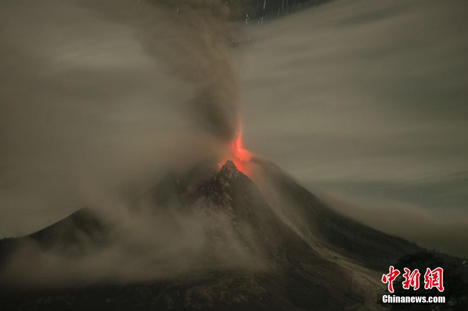 印尼錫納朋火山猛烈噴發(fā)