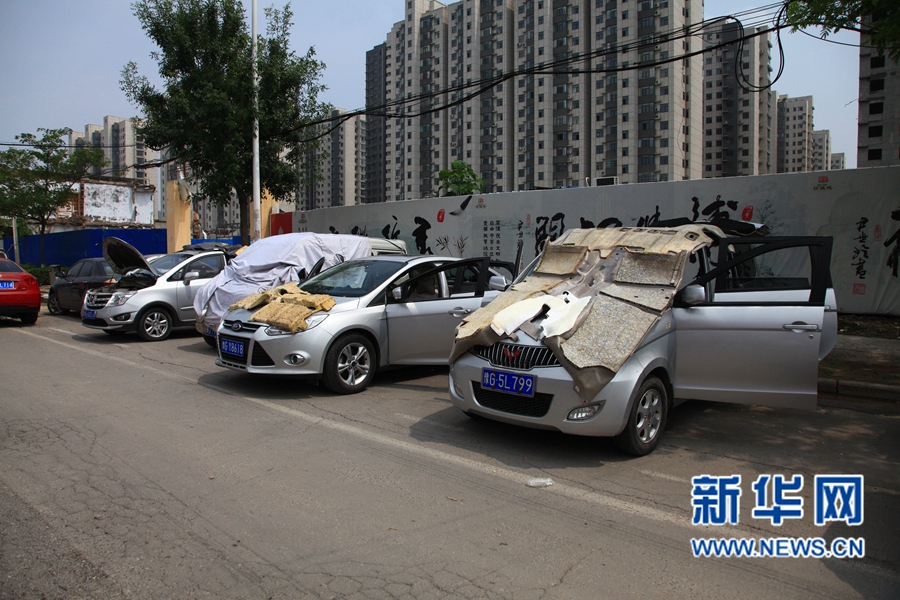 大雨過后艷陽天  新鄉(xiāng)車主晾曬忙