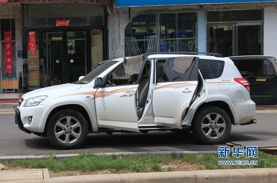 大雨過后艷陽天  新鄉(xiāng)車主晾曬忙