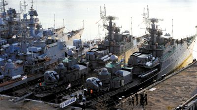 4月1日，停靠在克里米亞塞瓦斯托波爾的軍艦，其中也有烏克蘭海軍軍艦。