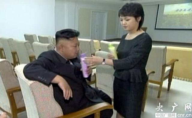 朝鮮官方電視臺播放金正恩與夫人親密畫面