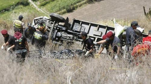 秘魯南部一客車墜落山谷，至少25人死亡網(wǎng)頁截圖