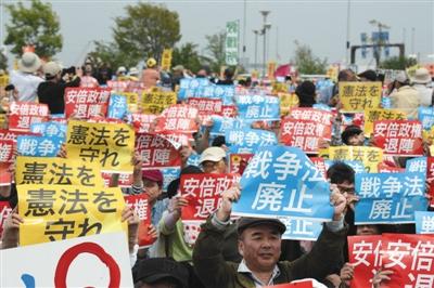 日本東京5萬市民集會(huì)反對(duì)修憲 要求安倍下臺(tái)