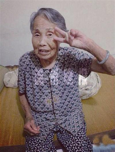 87歲中日混血婆婆扮酷賣萌 盼找到日本親人(圖)