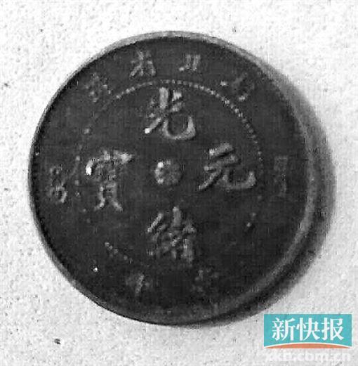 村民挖到錢幣引來挖掘機掘?qū)?調(diào)查系風(fēng)水物品