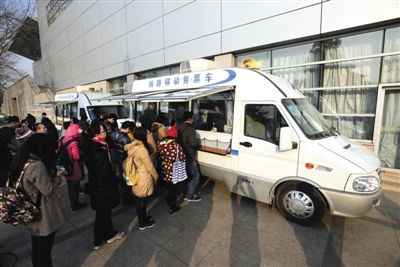 未來三天將迎春運火車搶票高峰 周日售除夕車票