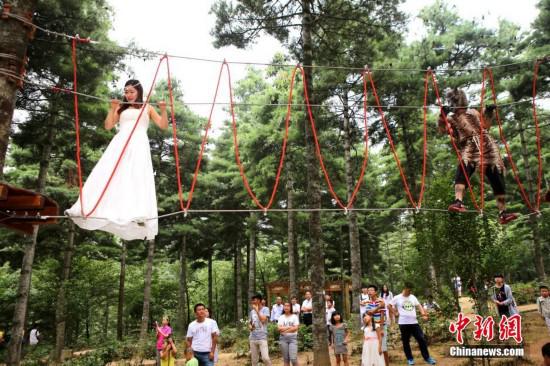 “野獸”叢林里狂追美女 白云山叢林挑戰(zhàn)賽亮點紛呈