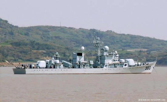 中國海軍一艘護(hù)衛(wèi)艦?zāi)仙硵R淺