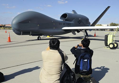 日本計劃在釣魚島海域部署美軍“全球鷹”無人偵察機