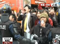 日本：極右團(tuán)體與反對歧視韓國者激烈對峙