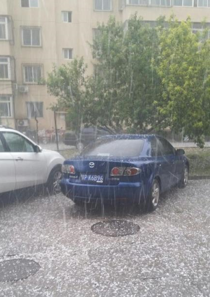 北京突遭暴雨襲擊 冰雹大如乒乓球