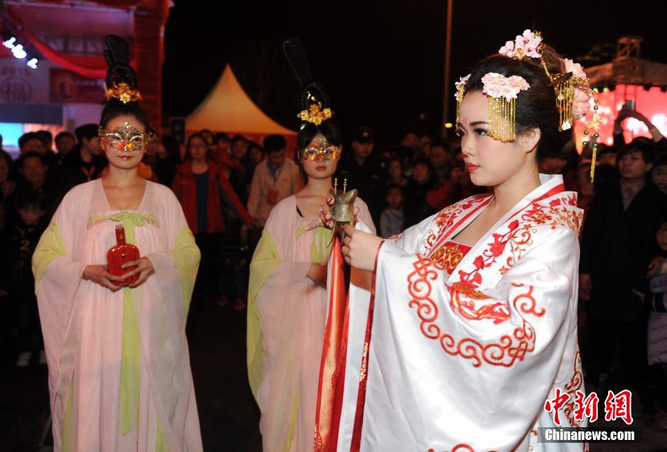 長沙舉行“大唐”祈福會(huì) 美女扮武媚娘受熱捧