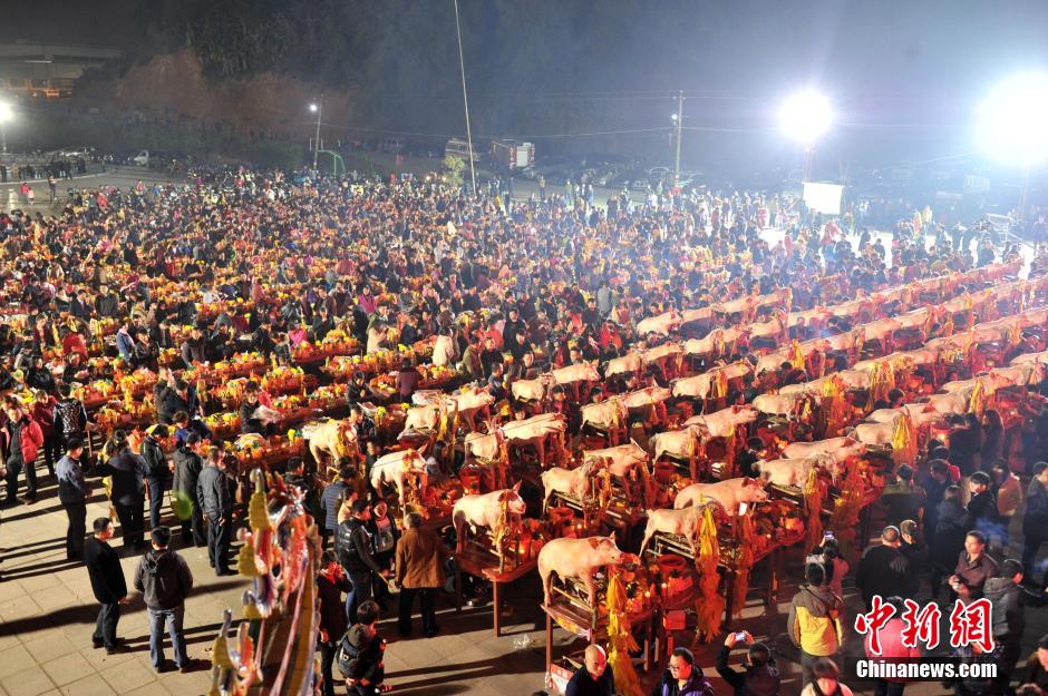 兩岸數(shù)千信眾共祭“天公” 場面壯觀